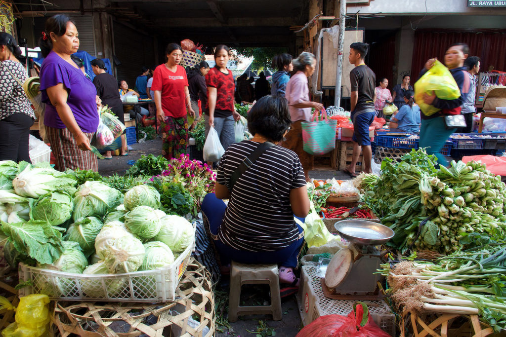 Sur le marché matinal d'Ubud