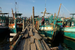 Ponton d'un petit port de pêche près de Kampot