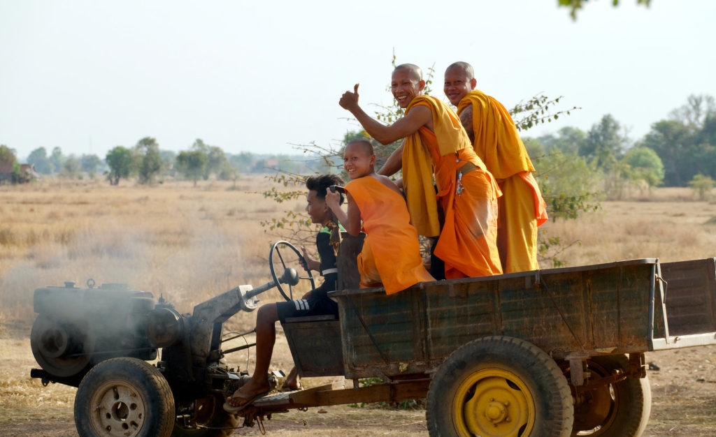 Jeunes moines en balade