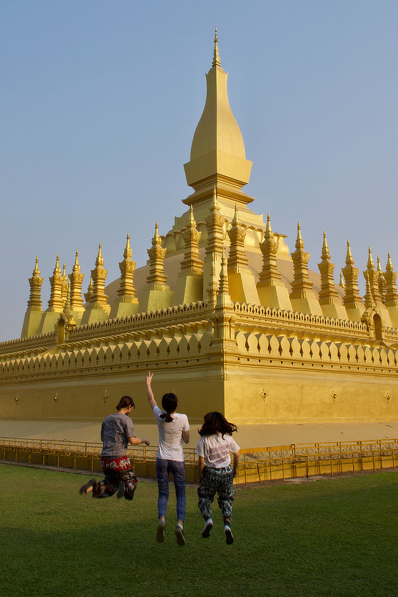 Selfie devant le That Luang de Vientiane