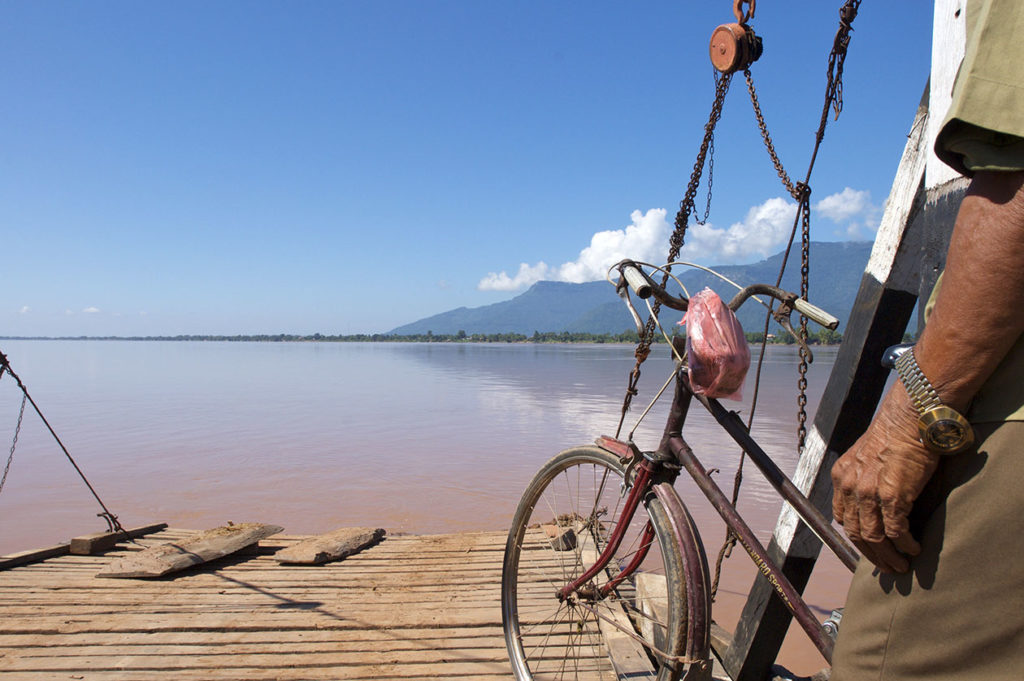 Sur le "ferry" vers Champassak 