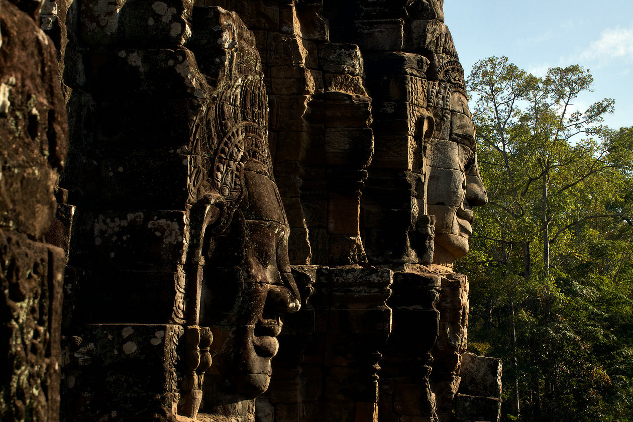 Visages de pierre du Bayon