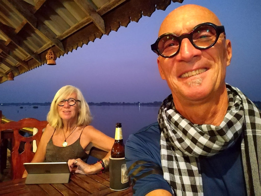 Alain et Chantal à l'apéro à Don Khong
