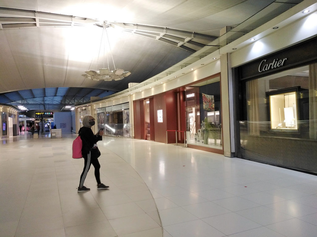 Les boutiques fermées de l'aéroport de Suvarnabhumi pendant la Covid 19 © Alain Diveu